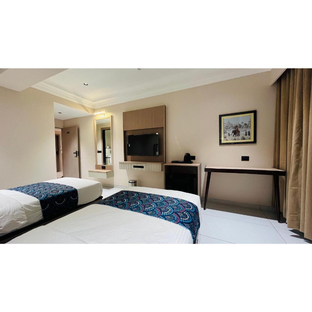 Hotel Royal Town Ahmedabad Ngoại thất bức ảnh