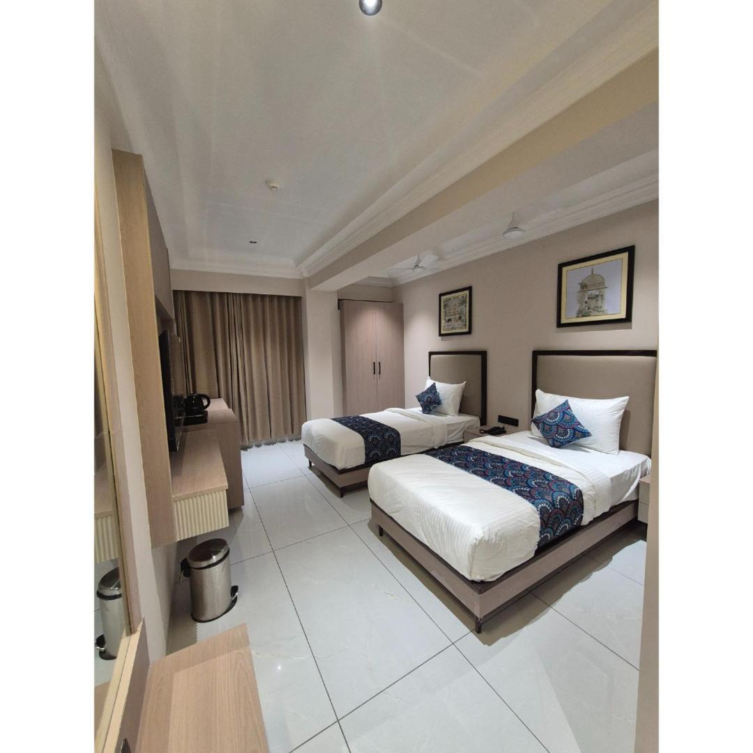 Hotel Royal Town Ahmedabad Ngoại thất bức ảnh