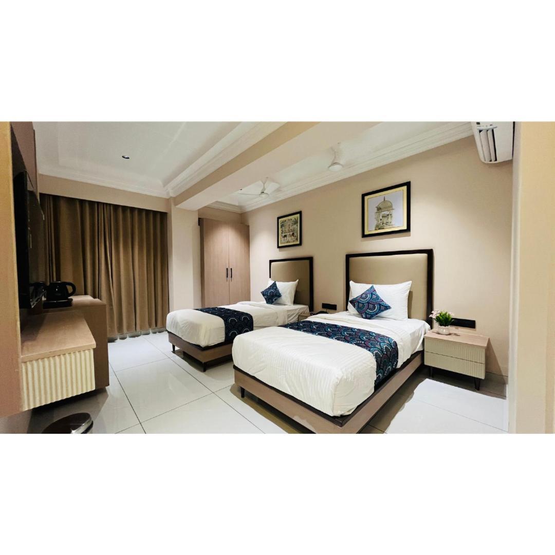 Hotel Royal Town Ahmedabad Ngoại thất bức ảnh