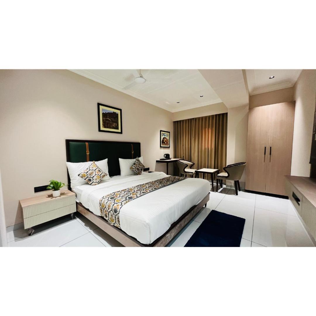 Hotel Royal Town Ahmedabad Ngoại thất bức ảnh