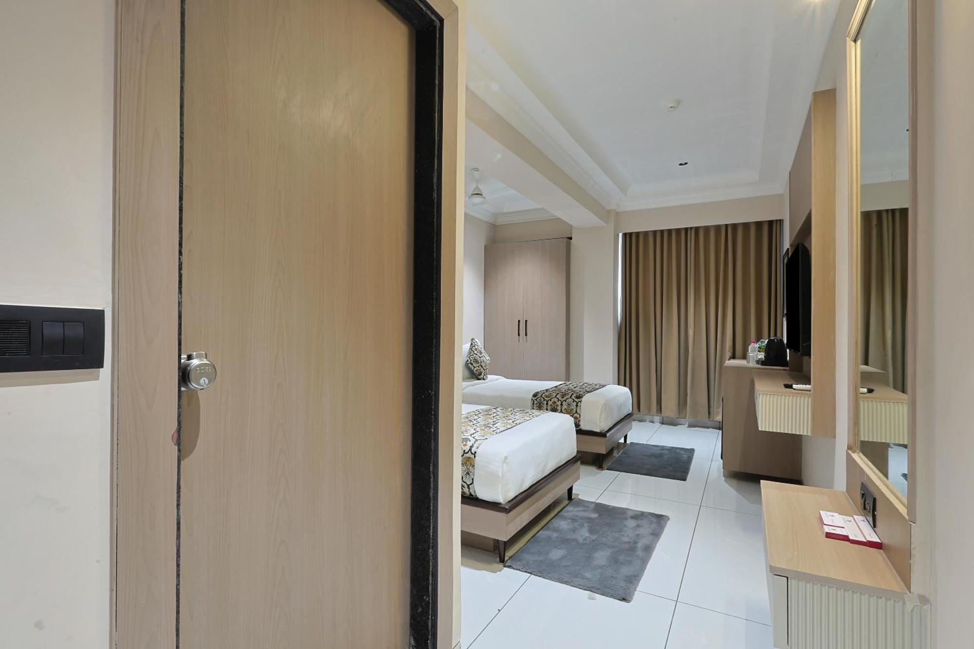 Hotel Royal Town Ahmedabad Ngoại thất bức ảnh