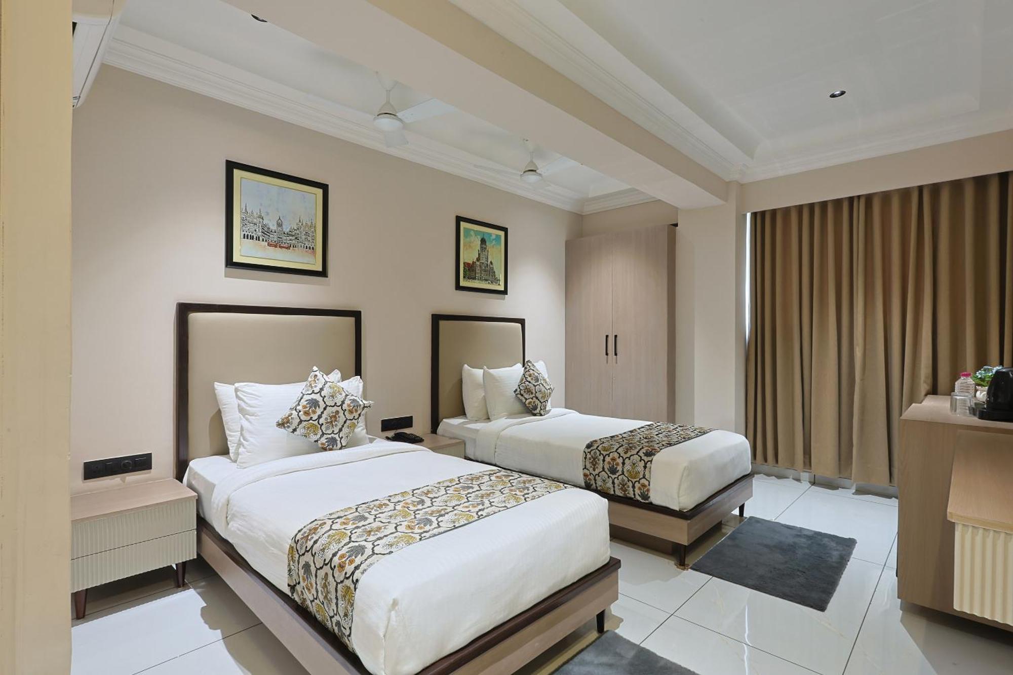 Hotel Royal Town Ahmedabad Ngoại thất bức ảnh