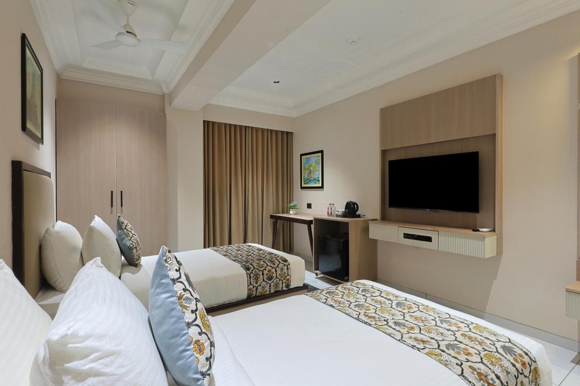 Hotel Royal Town Ahmedabad Ngoại thất bức ảnh