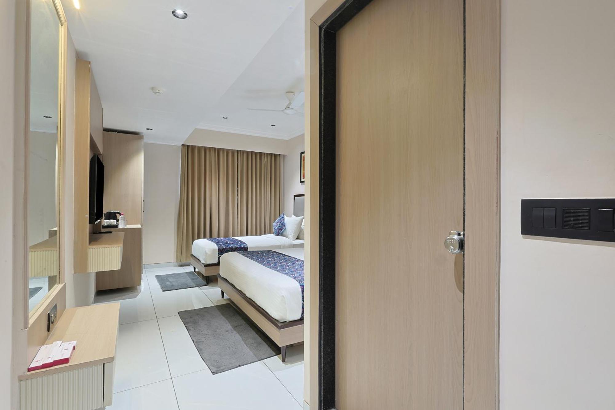 Hotel Royal Town Ahmedabad Ngoại thất bức ảnh