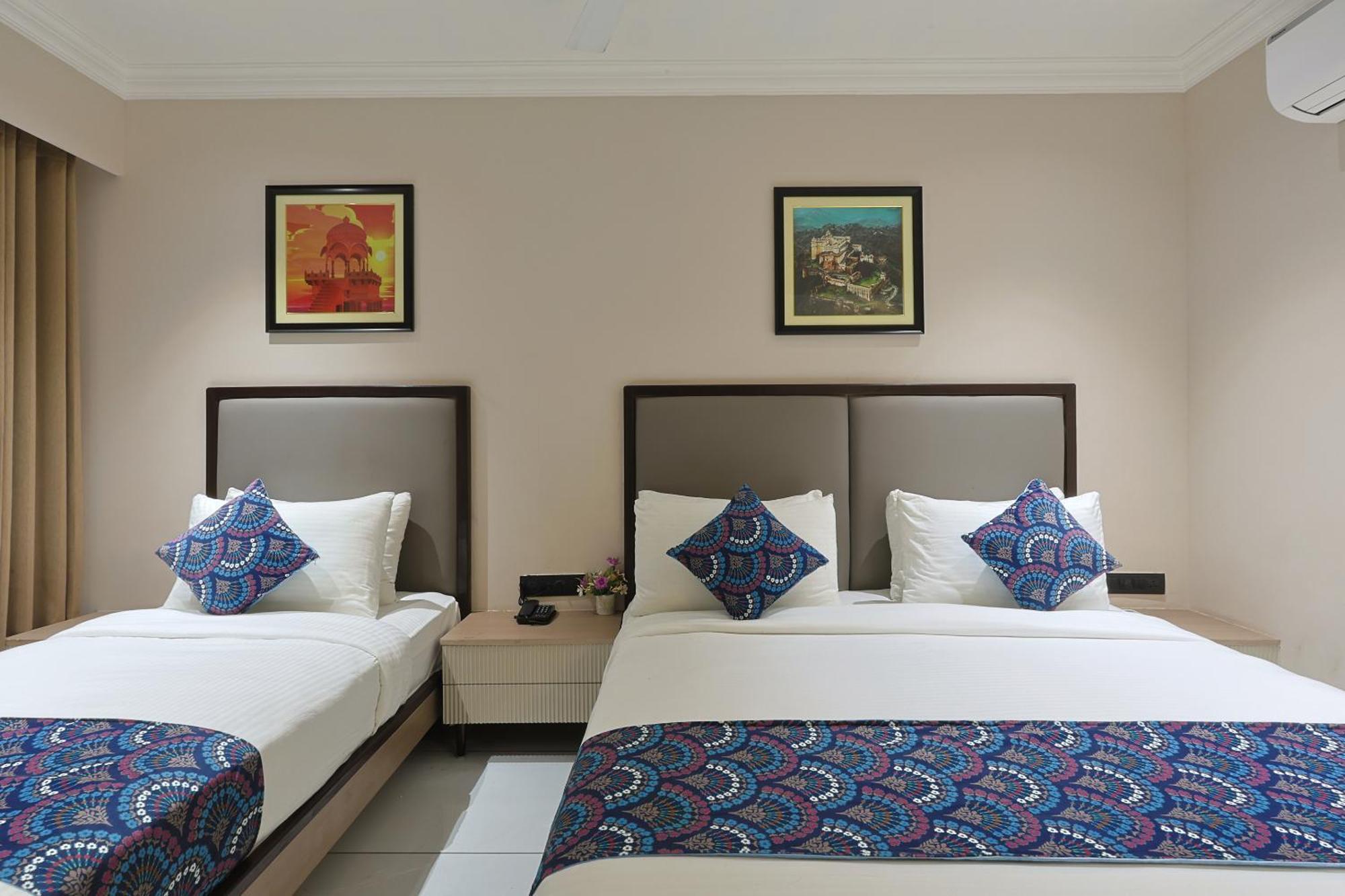 Hotel Royal Town Ahmedabad Ngoại thất bức ảnh