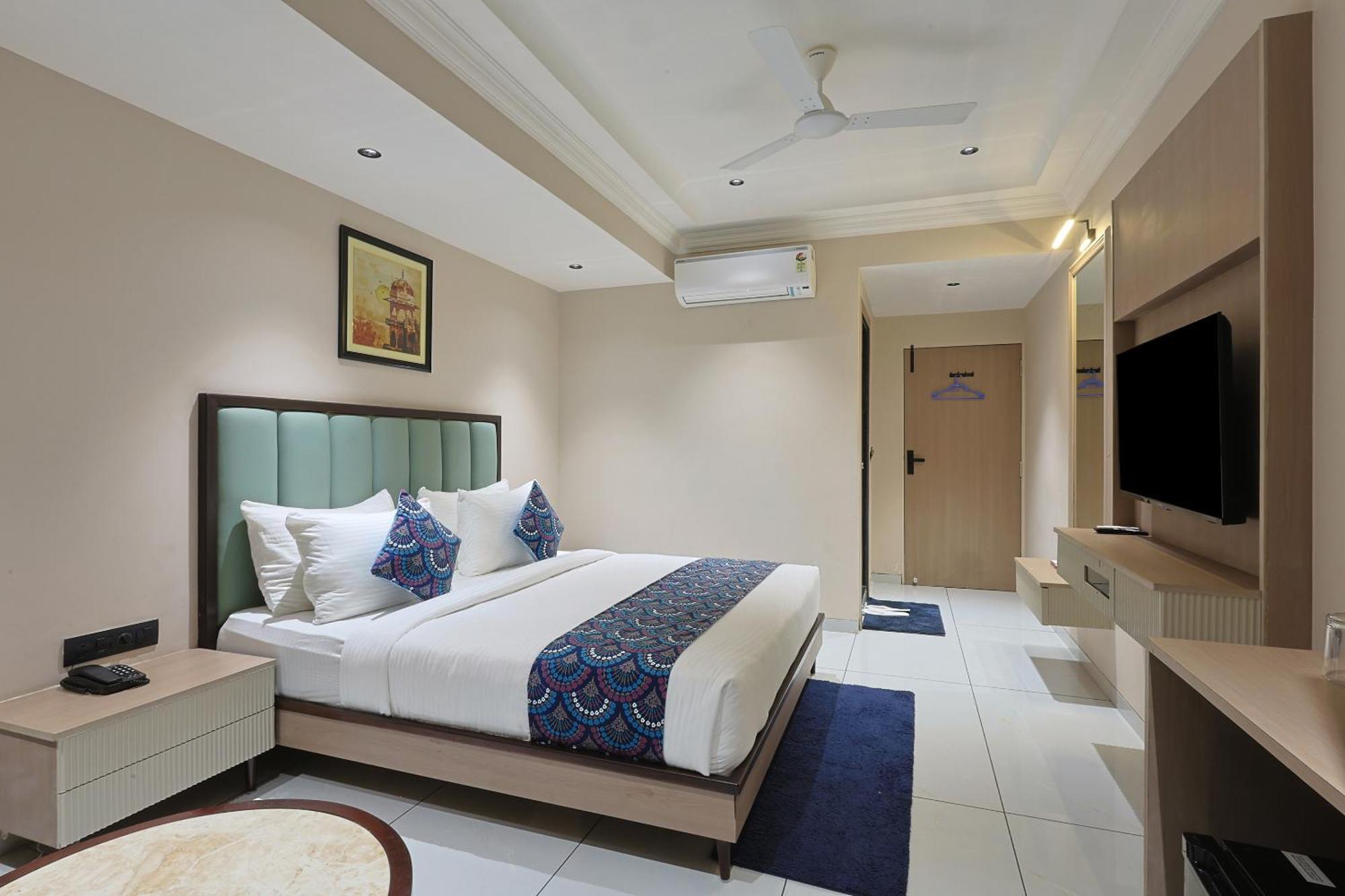 Hotel Royal Town Ahmedabad Ngoại thất bức ảnh